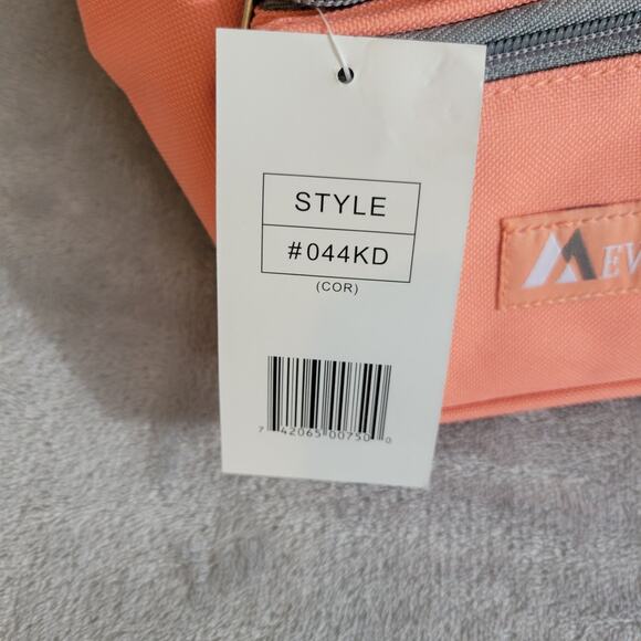 Everest fanny pack 3 pocket corral zip closure adjustable strap NWT - Picture 4 of 5